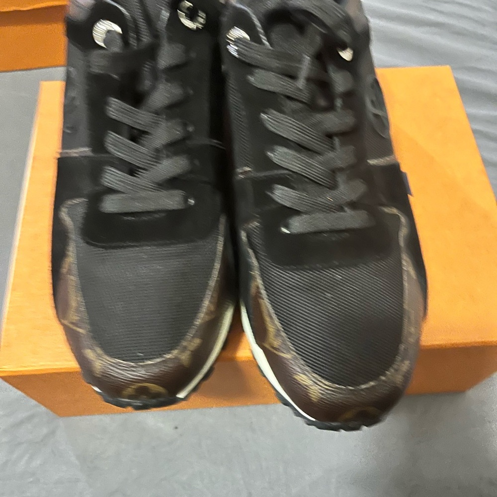 LV sneakers - Picture 4 of 9